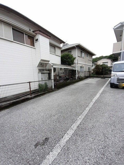 ヴィラ西秦の駐車場|駐車場