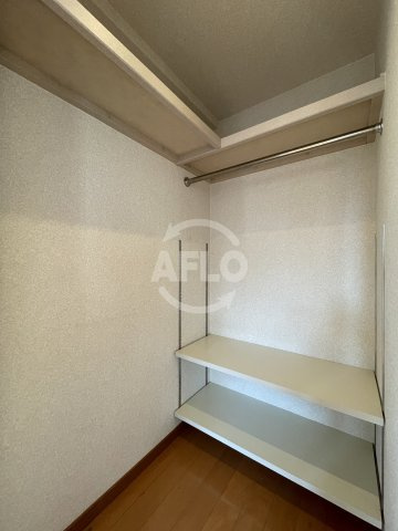 エステムプラザ梅田WEST　上福島小学校区の収納|エステムプラザ梅田WEST　ウォークインクローゼット