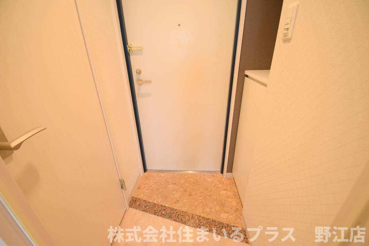 アクティコートクリスタル京橋の玄関