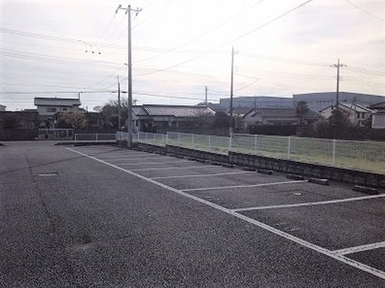 レオパレスSEIZANSOUの駐車場