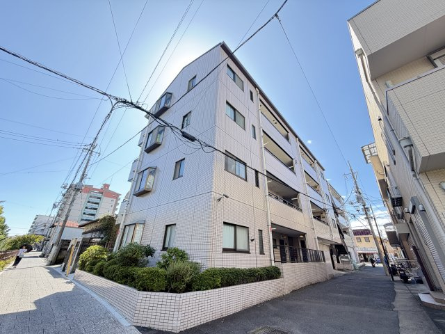 アーク春雨橋Ｂ棟の外観