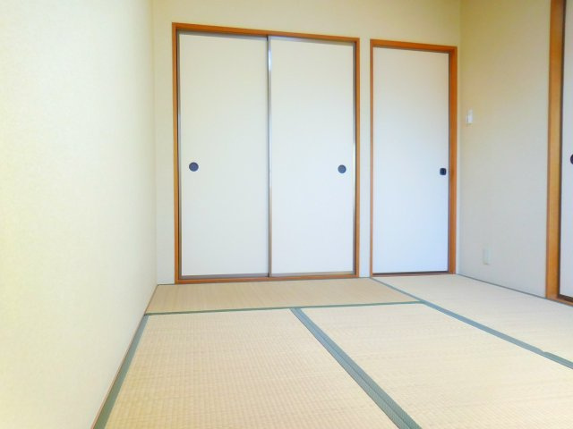 ルミエール安満の和室
