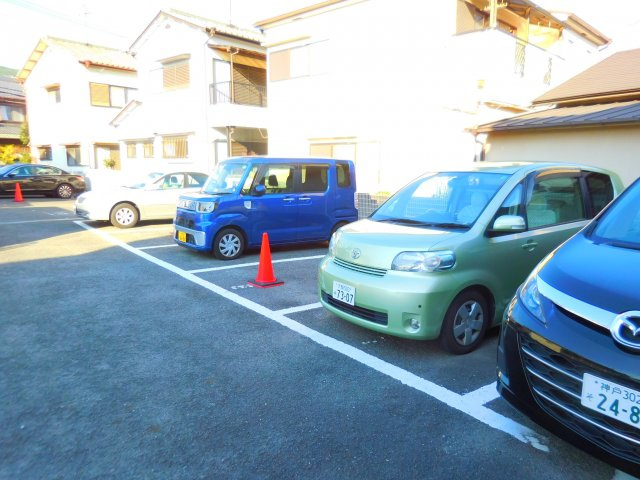ルミエール安満の駐車場