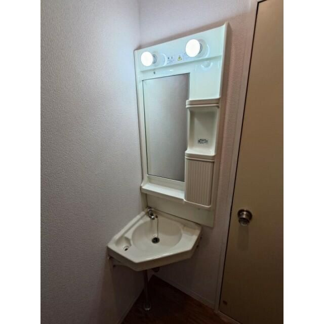 栄マンションの洗面所