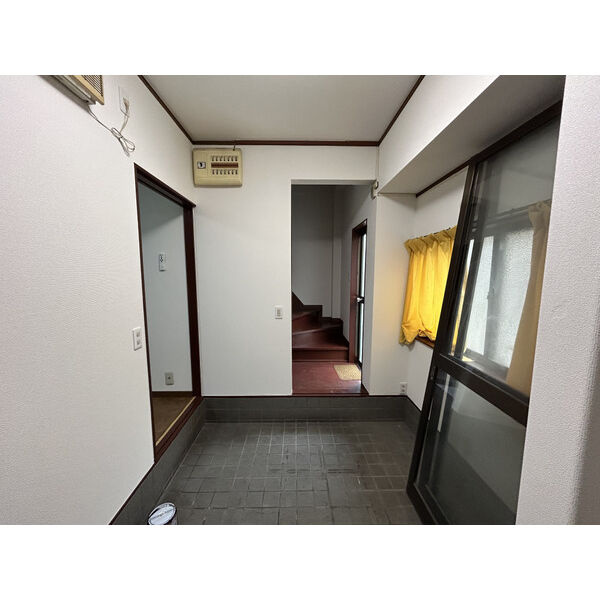 東大阪市大蓮北弥刀戸建ての玄関