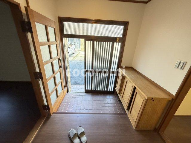 石津南町テラスの玄関