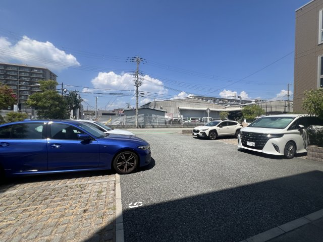 Rana Courtの駐車場