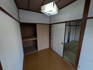 明るい洋室です