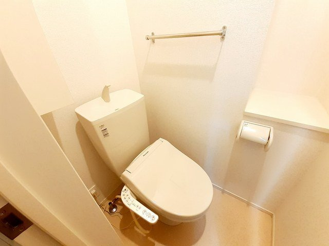 コンパクトで使いやすいトイレです