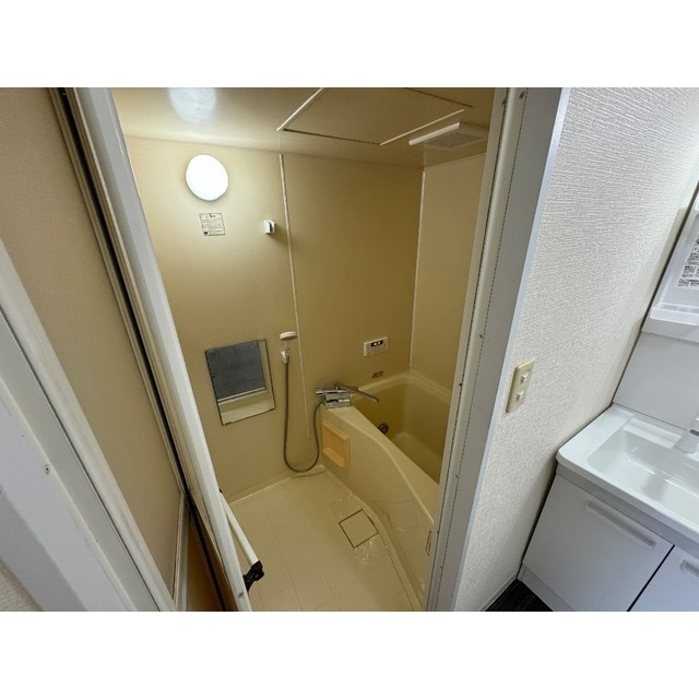 落ち着いた空間のお風呂です