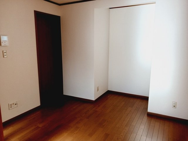明るい色調の室内です