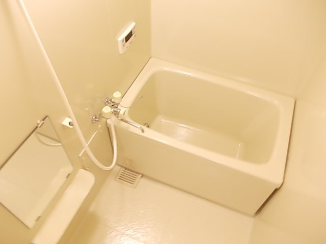 コンパクトで使いやすいお風呂です