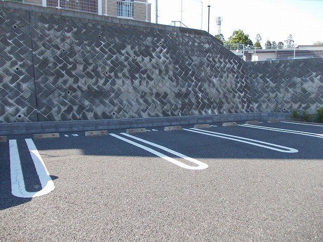 車をお持ちの方に嬉しい駐車場付きの物件です