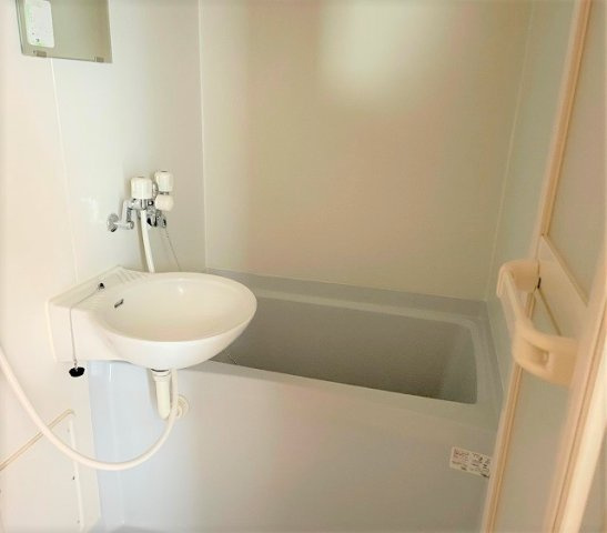 コンパクトで使いやすいお風呂です