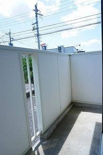 暖かな日差しのふりそそぐバルコニー