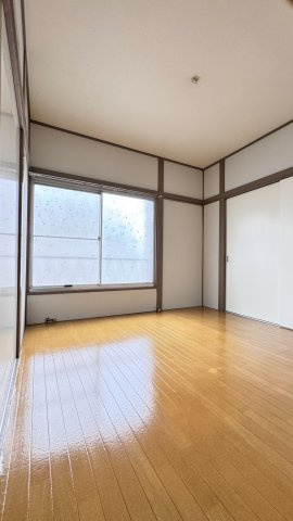 ゆったりした洋室です