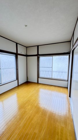 明るい洋室です