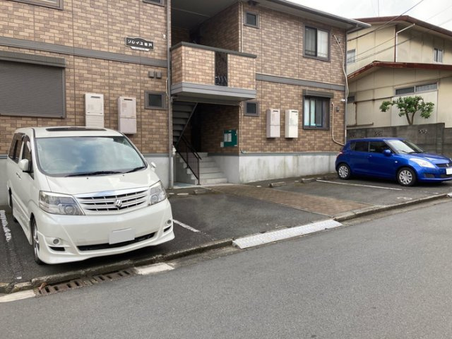 駐車場があるので、車を買う予定の方も安心です