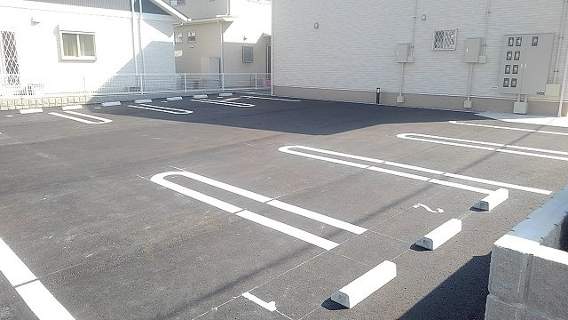 コスモアクレオの駐車場