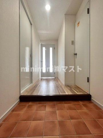 プラム九条の玄関