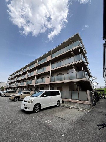リヴィエール園田の外観