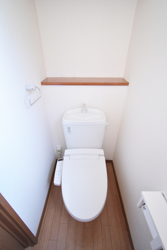 エリコーポ【10.000円キャッシュバック対象物件】のトイレ|落ち着いたトイレです