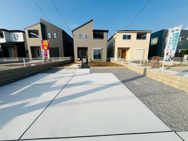 【Livele Garden】　栃木市都賀町平川　第１　全4邸の駐車場|〇３号棟　駐車スペース〇
ウォークインクローゼット、パントリー付きの収納豊富な間取りのお家です♪
2026年8月撮影