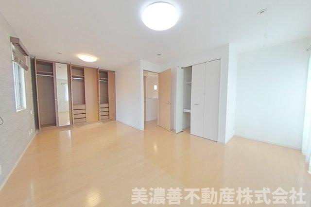 ６７５９７　愛知県一宮市浅野中古戸建ての洋室