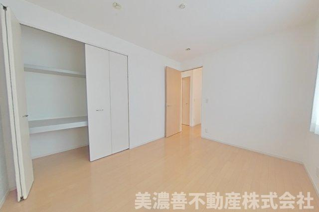 ６７５９７　愛知県一宮市浅野中古戸建ての洋室
