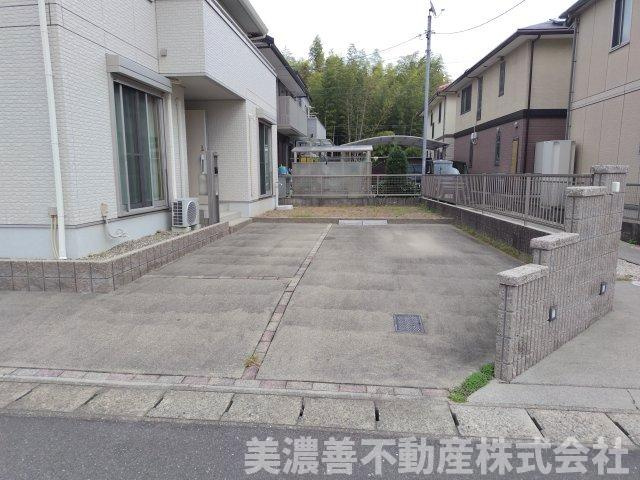 ６７５９７　愛知県一宮市浅野中古戸建ての駐車場