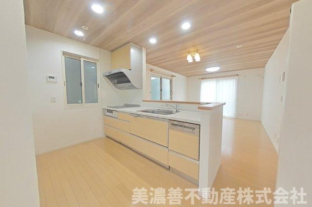 ６７５９７　愛知県一宮市浅野中古戸建てのキッチン