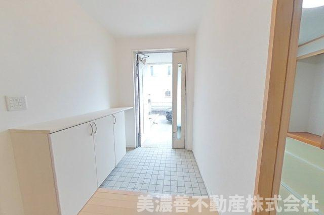 ６７５９７　愛知県一宮市浅野中古戸建ての玄関
