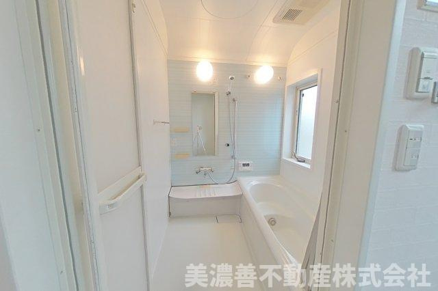 ６７５９７　愛知県一宮市浅野中古戸建ての浴室