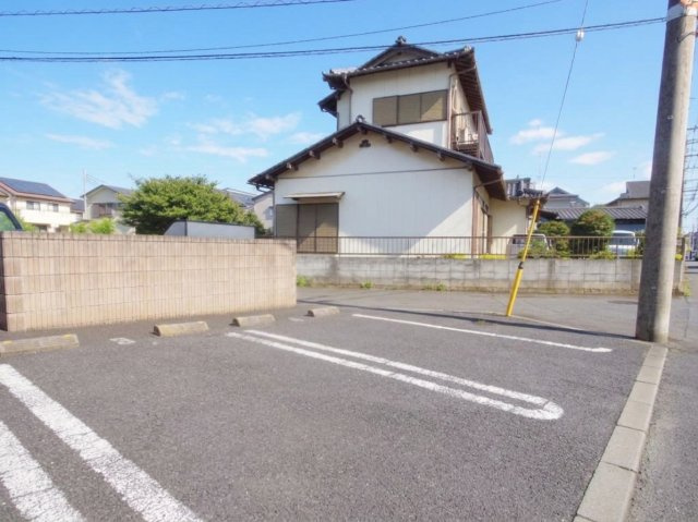 ブリリアント テールの駐車場
