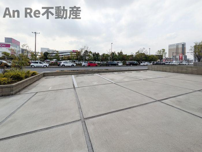 ノーブル浦和美園の駐車場