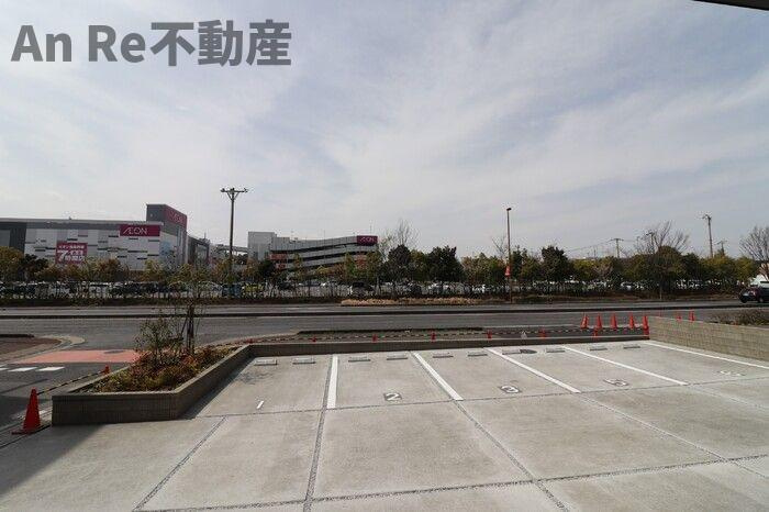 ノーブル浦和美園の駐車場