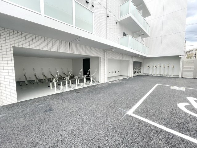 アイルプレミアム押上イーストの駐車場