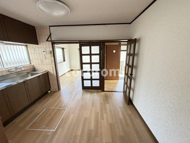 寝屋川市本町戸建の居間・リビング
