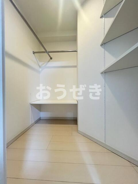 ＨＹ’ｓ　ＳＵＭＩＤＡ　ＰＡＲＫ　ＲＥＳＩＤＥＮＣＥの居間・リビング