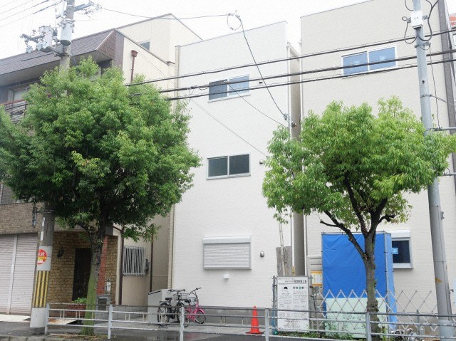 モユル東部市場の外観