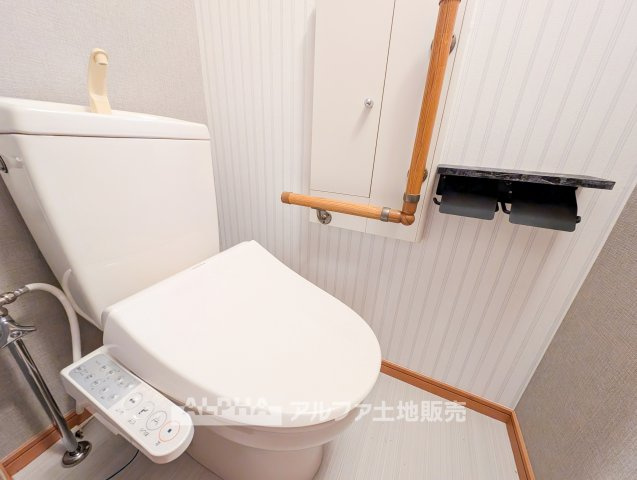 青梅市谷野の中古一戸建のトイレ