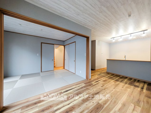 青梅市谷野の中古一戸建の居間・リビング