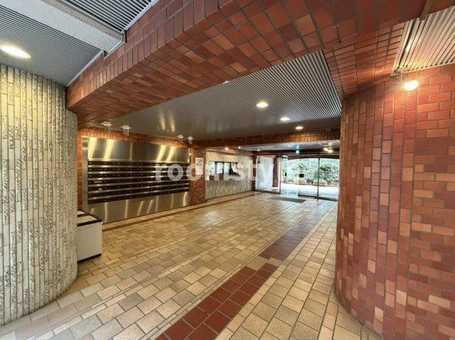 目白フラワーハイホームのエントランス|空室のためご都合に合わせてご内覧できます
お問合せはお電話でもお受付しております。
03-6450-5211