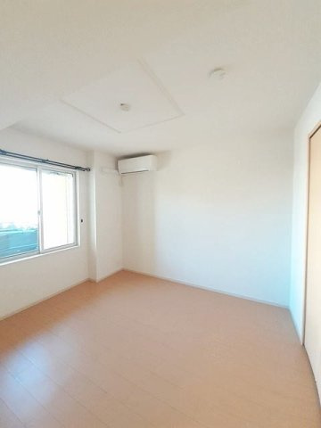 【内装】 | ウィステリアタウン　Ⅹ | 明るい色調の室内です