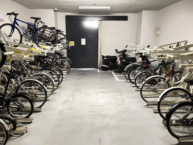 イースト秋葉原の駐車場