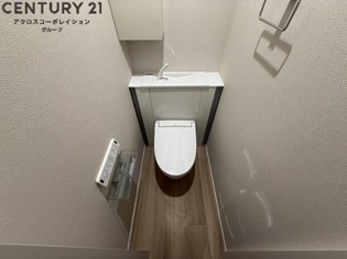 温水洗浄便座付きのトイレです♪