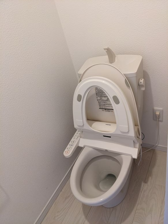 LUCRASのトイレ|清潔感のあるトイレです