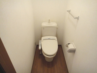 温水洗浄便座付きのトイレです♪