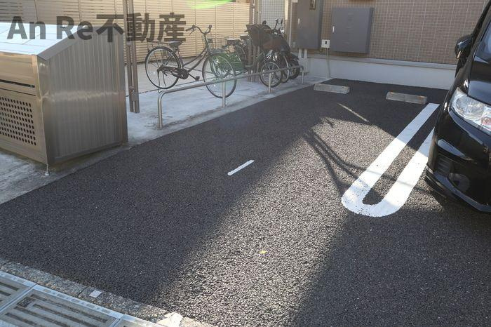 ハイツブエイの駐車場