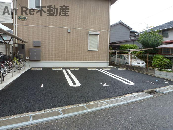 ハイツブエイの駐車場